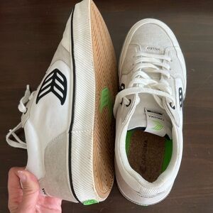 Men’s 10.5 Cariuma Sneakers